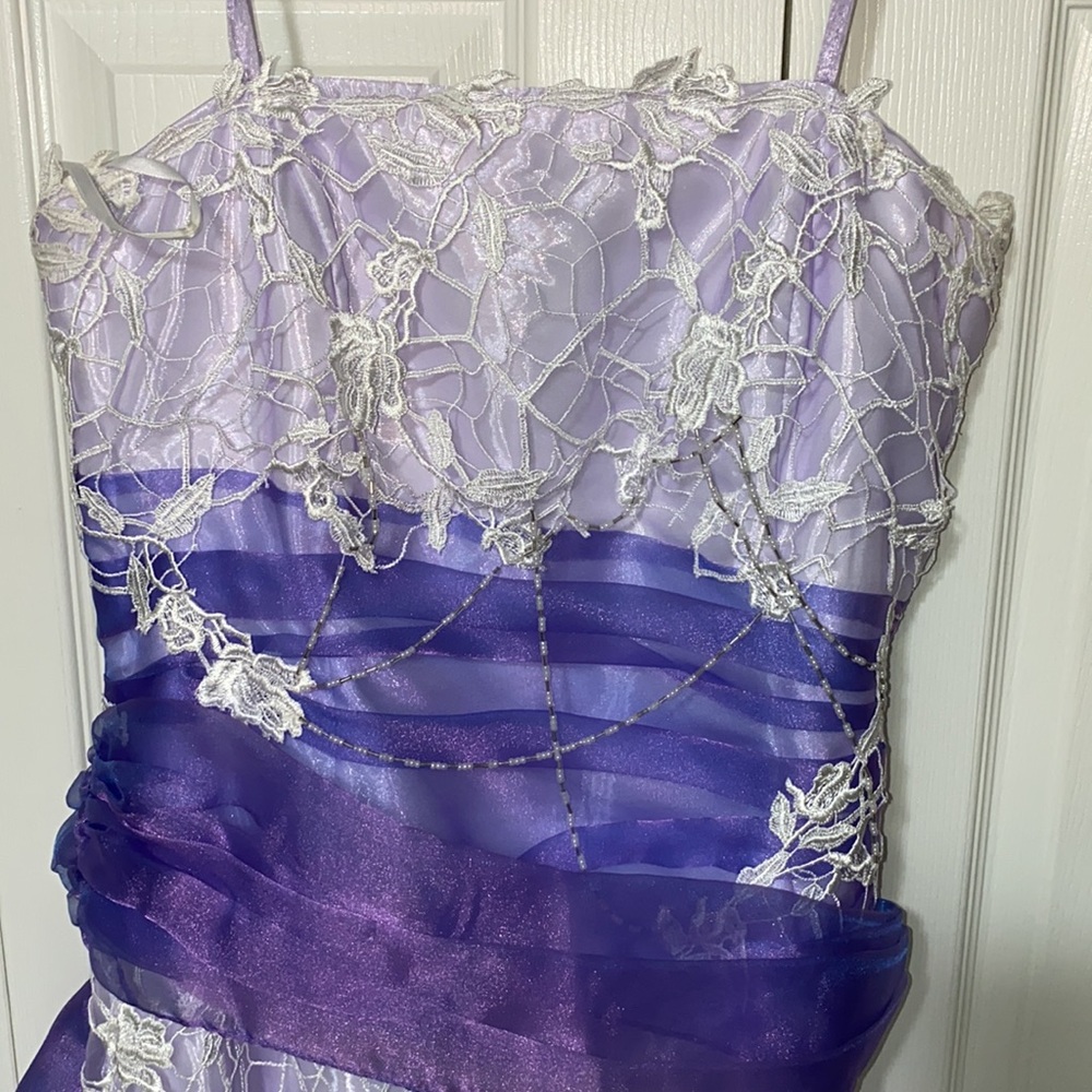 Beautiful dress - Picture 5 of 5